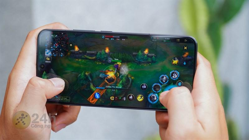 Chỉ khi mình chơi game lâu mới cảm nhận được Xiaomi 13 ấm lên mà thôi