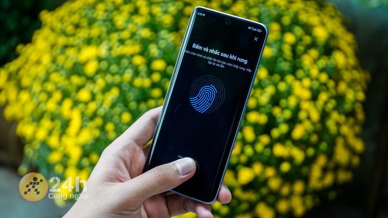 Redmi Note 13 Pro+ 5G có cảm biến vân tay dưới màn hình với tốc độ nhận diện tương đối nhanh.