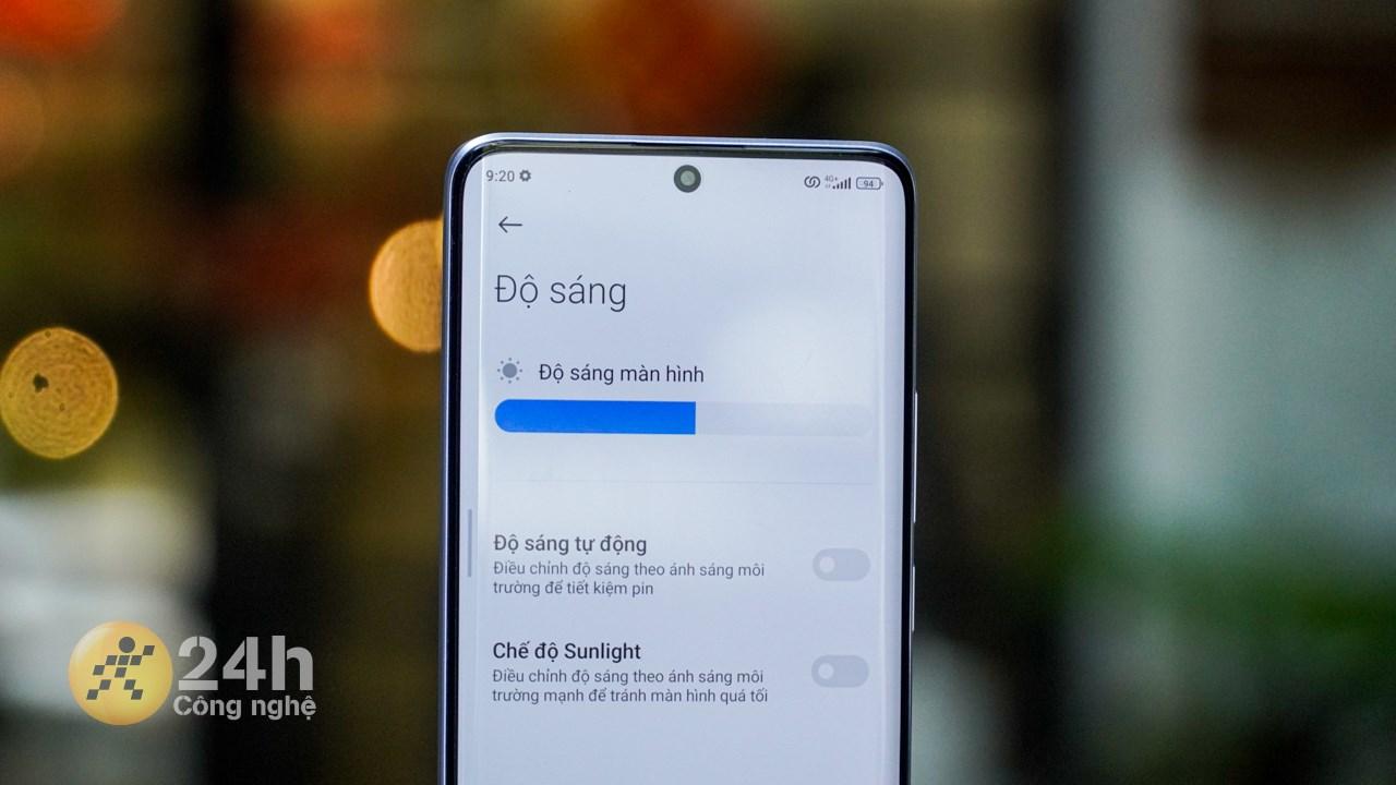 Redmi Note 13 Pro+ 5G có độ sáng màn hình tương đối cao, mình có thể dùng máy dưới nhiều điều kiện ánh sáng khác nhau.