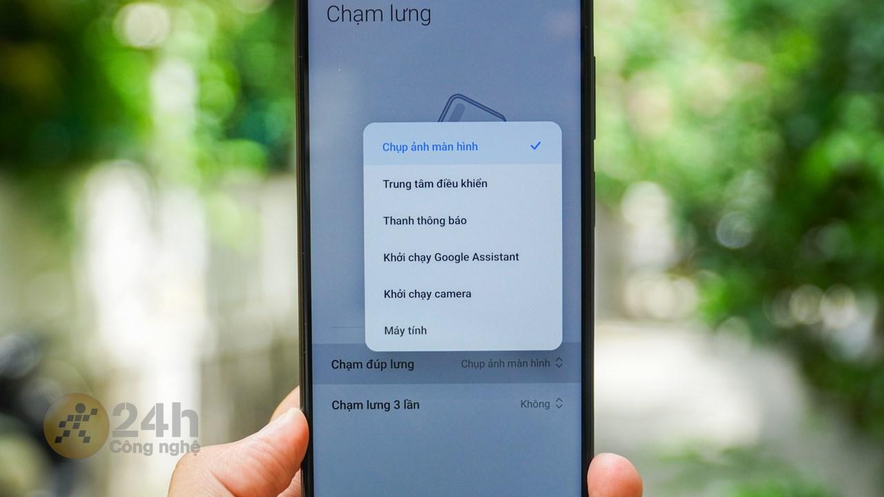 Tính năng Chạm đúp cảm biến vân tay trên một thiết bị Xiaomi có cảm biến vân tay tích hợp ở nút nguồn.