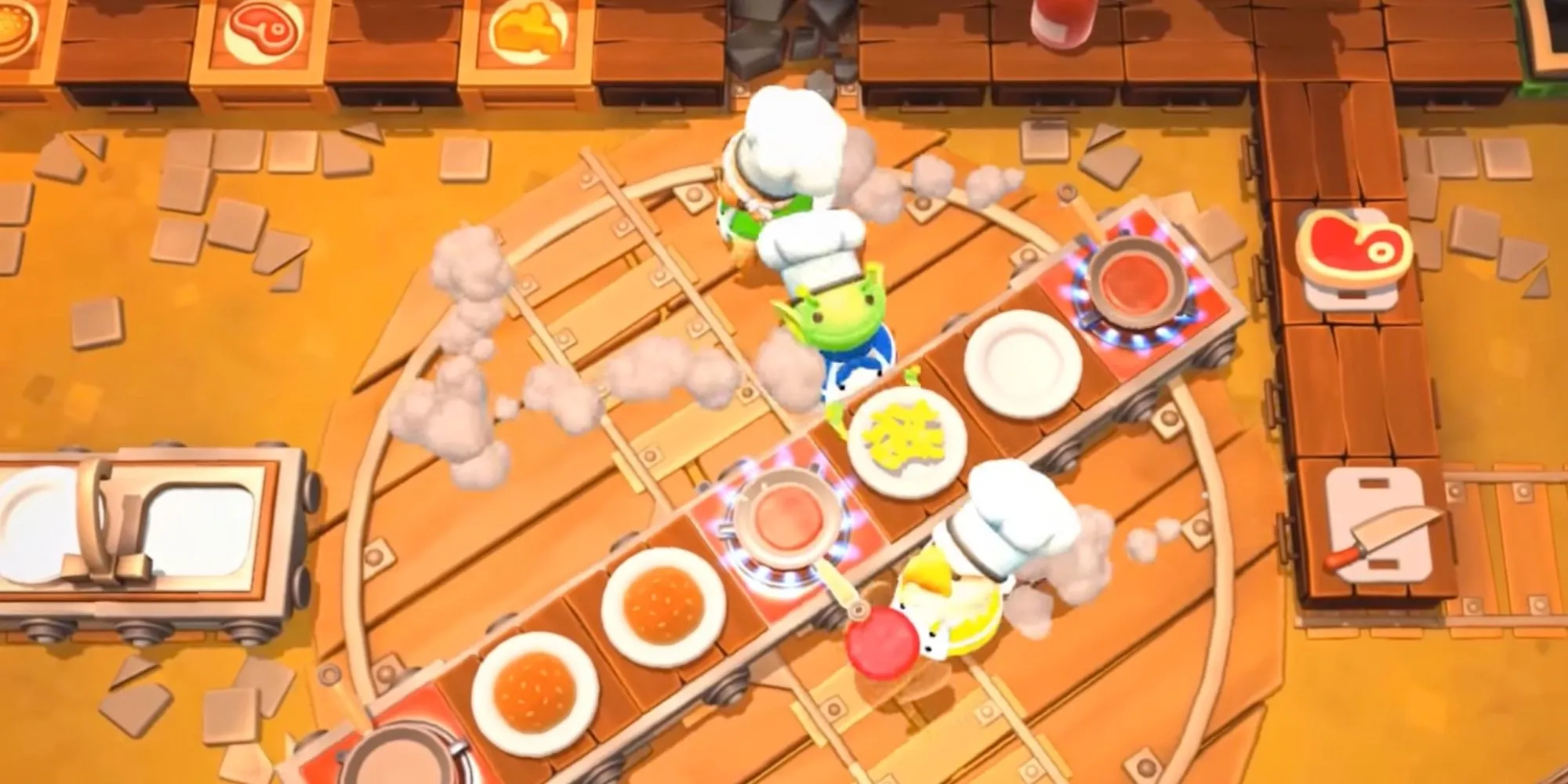 Ba người chơi Overcooked 2 đang phối hợp (hoặc phá hoại) để nấu ăn trong một nhà bếp xoay tròn đầy thử thách