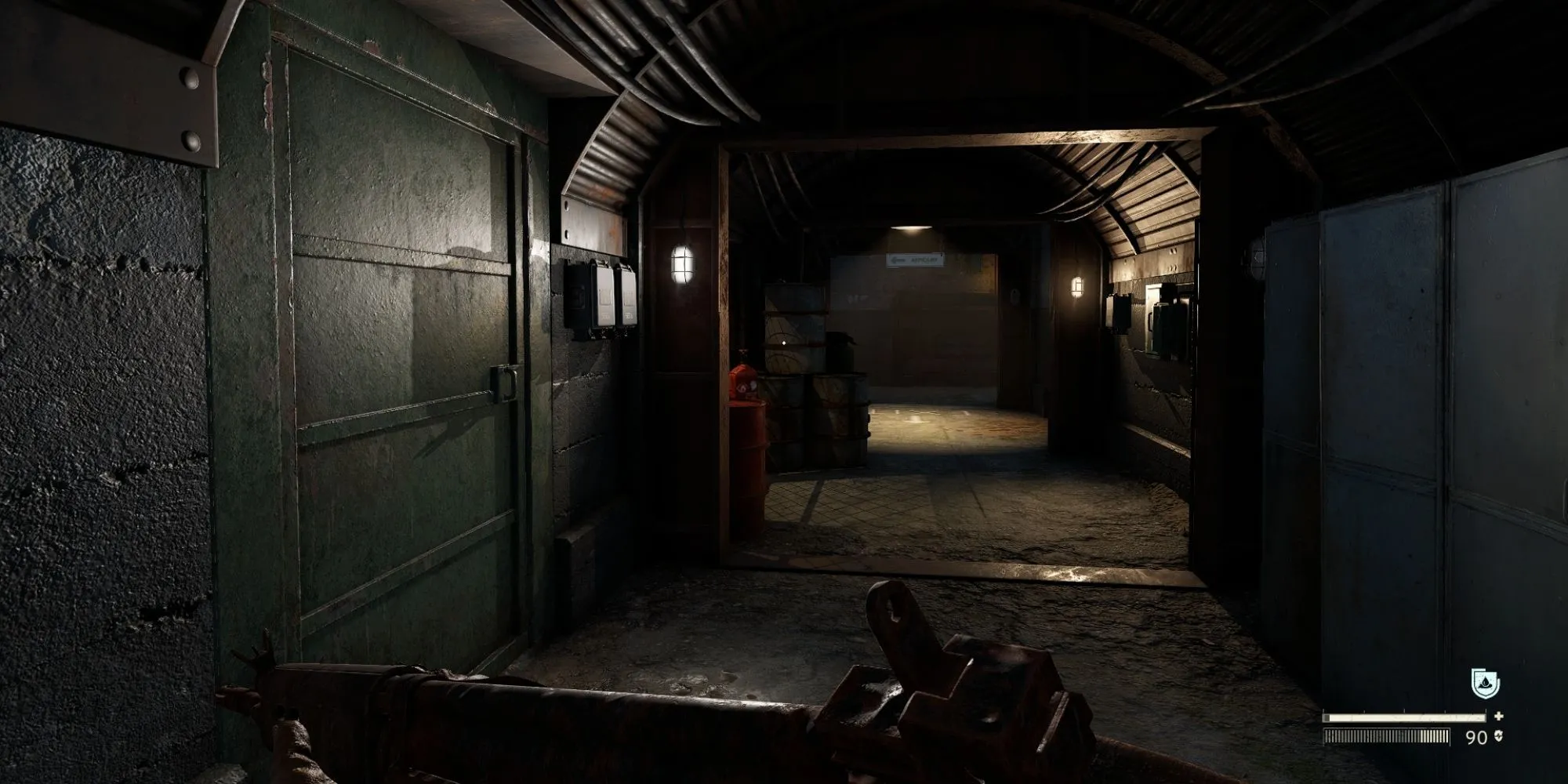 Bên trong bunker ở Skethermoor game Atomfall, hành lang dẫn đến căn phòng chứa Signal Redirector.
