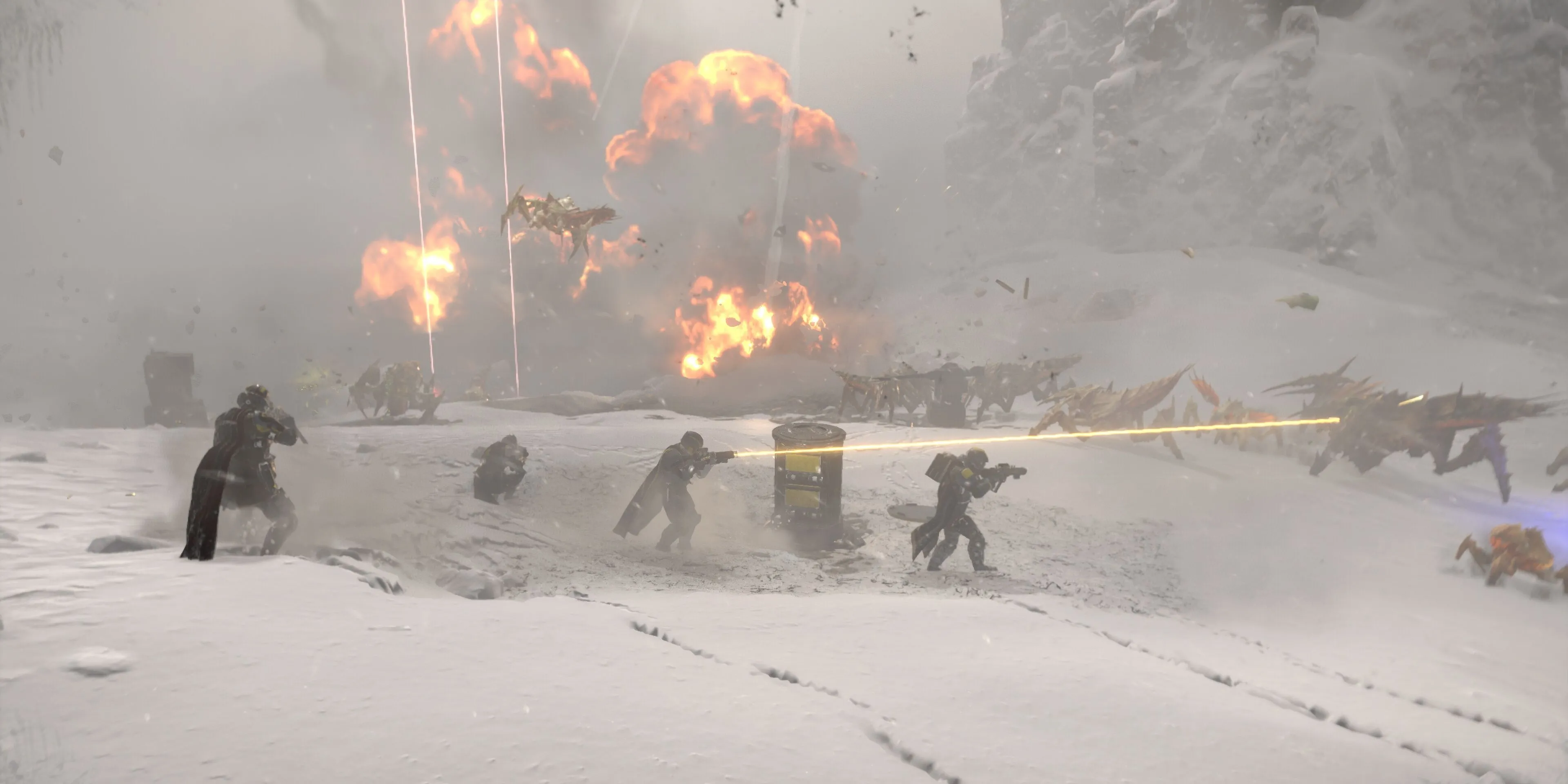 Bốn Helldivers trên chiến trường đầy tuyết trong Helldivers 2, thể hiện tinh thần đồng đội chống lại kẻ thù ngoài hành tinh