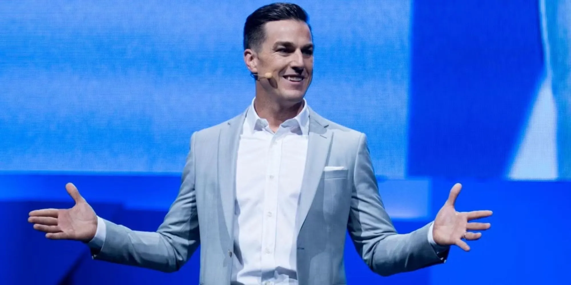 Chân dung CEO Electronic Arts Andrew Wilson phát biểu tại sự kiện