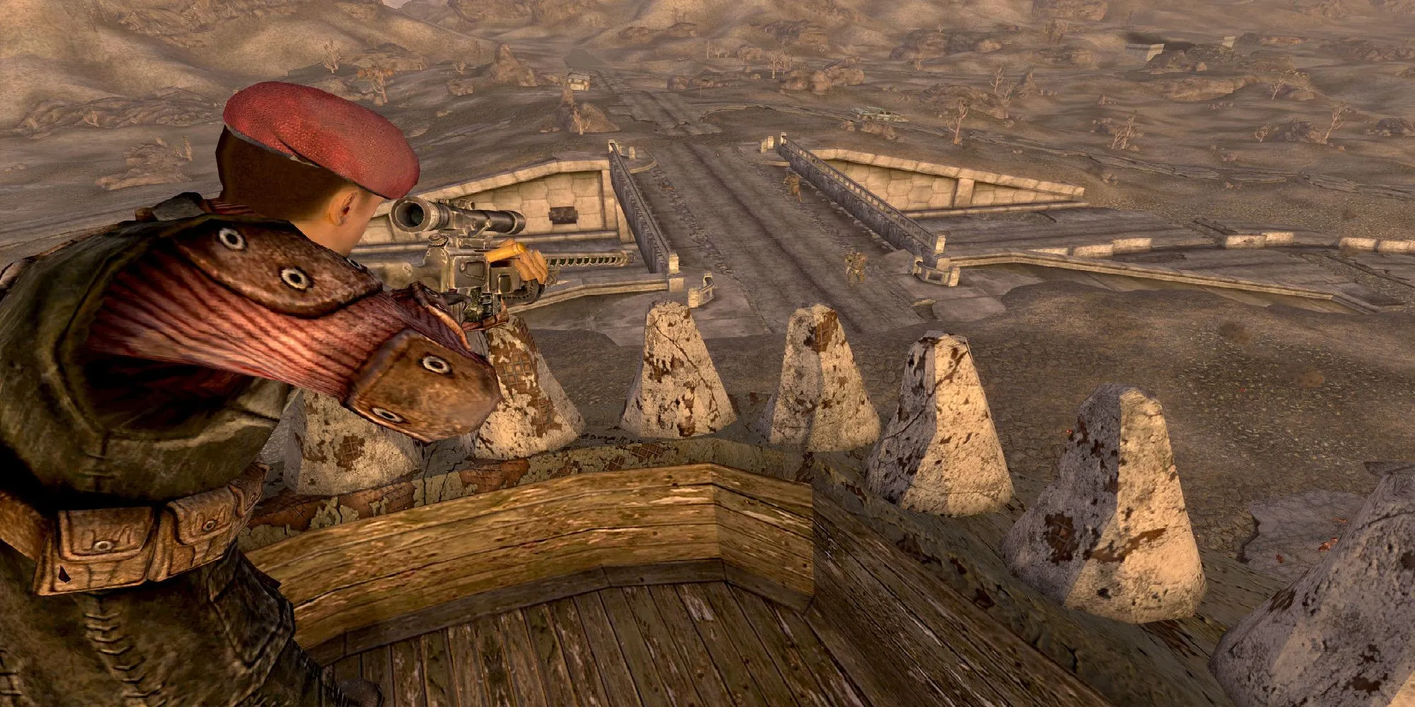 Đồng đội Boone trong Fallout New Vegas đang căn chỉnh mục tiêu với súng bắn tỉa, chuẩn bị chiến đấu cho Courier trên con đường riêng.