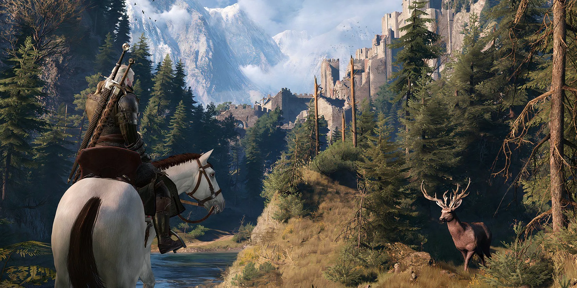 Geralt of Rivia cưỡi ngựa đi ngang qua dân thường trên phố trong The Witcher 3 Wild Hunt, thể hiện sự cô lập giữa thợ săn quái vật và thế giới con người.