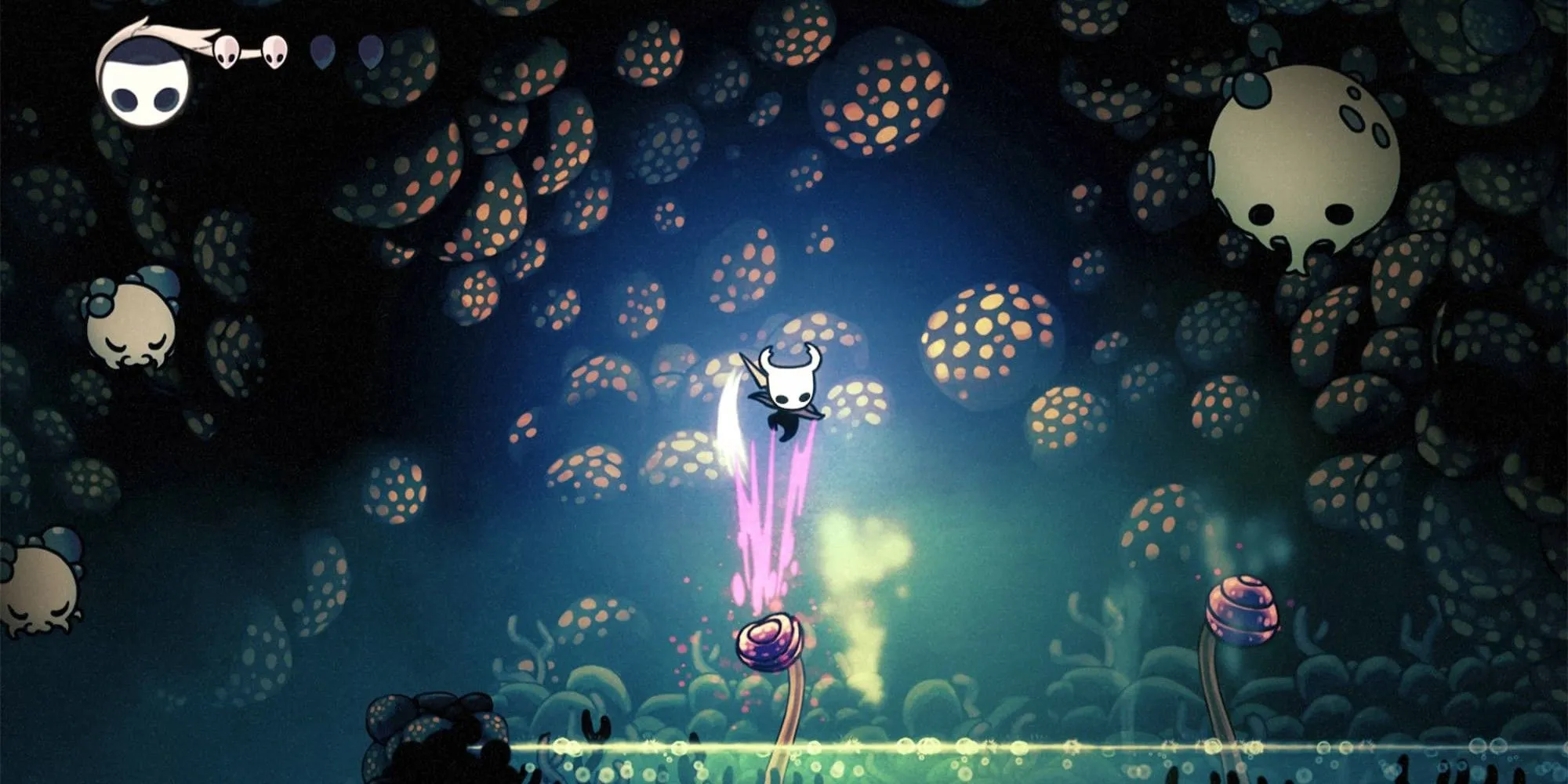 Hiệp sĩ nhỏ bé trong Hollow Knight đang nhảy trên một cây nấm phát sáng