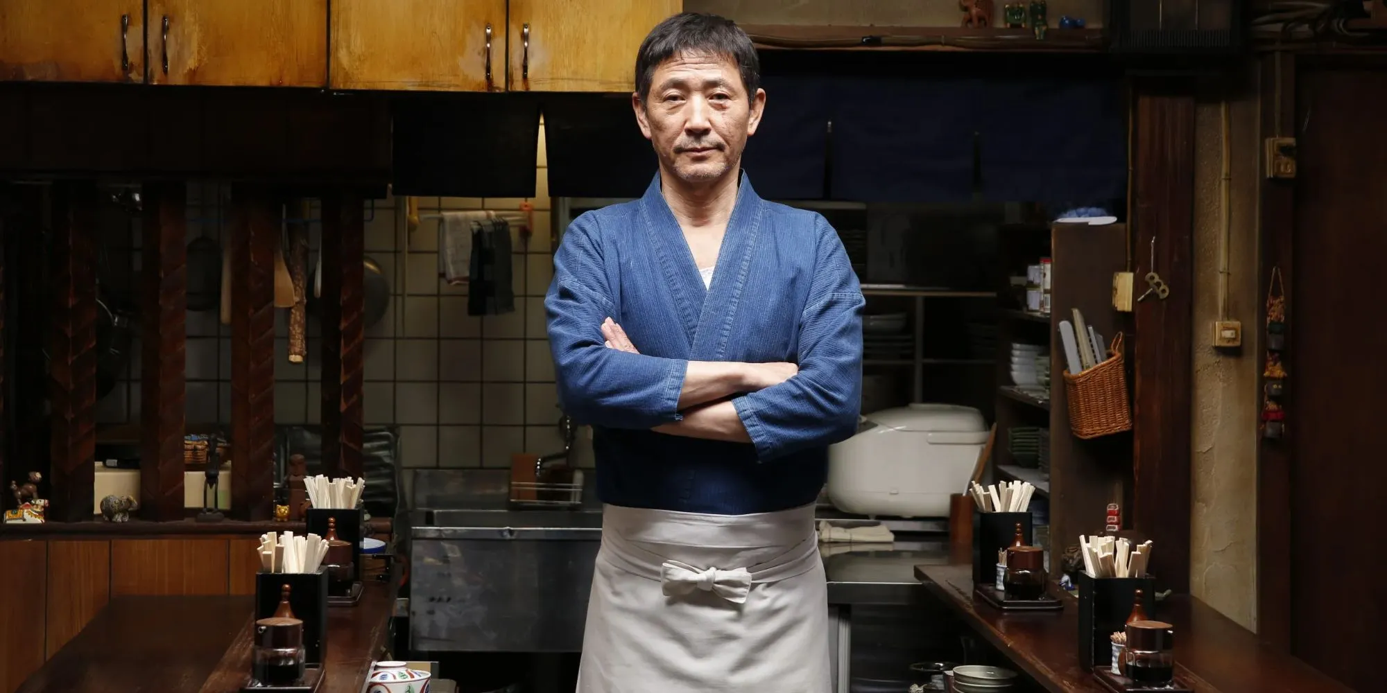 Hình ảnh quán ăn Midnight Diner về đêm, không gian lý tưởng cho game mô phỏng nấu ăn và kể chuyện