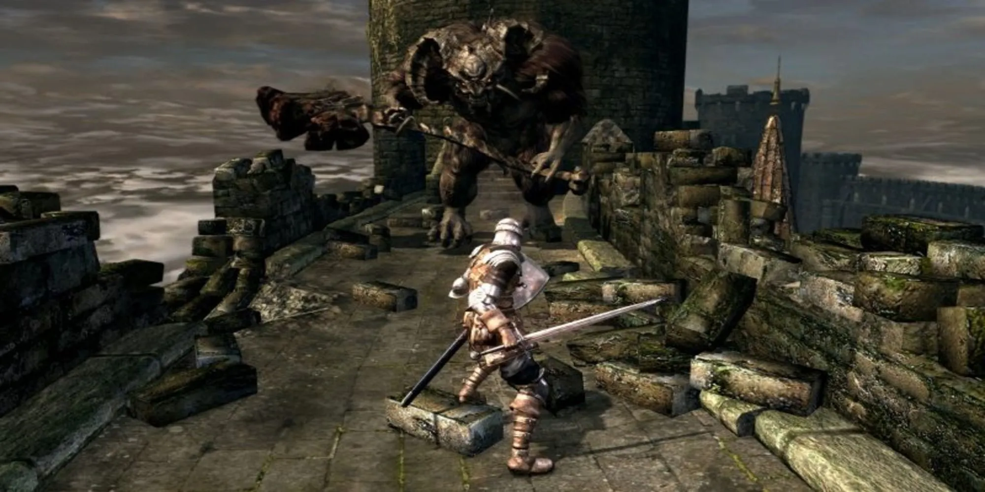 Nhân vật chính đối đầu với trùm Asylum Demon trong Dark Souls