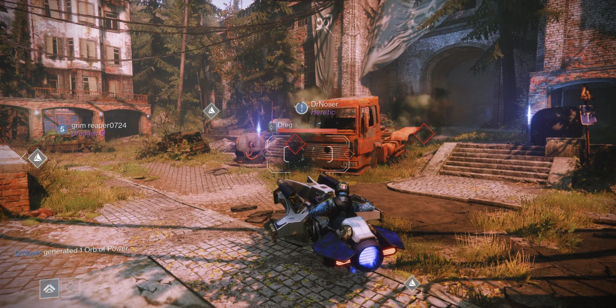 Phương tiện Gryphon Destiny 2 đang tăng tốc, tương tự cơ chế của Cabal Interceptor.