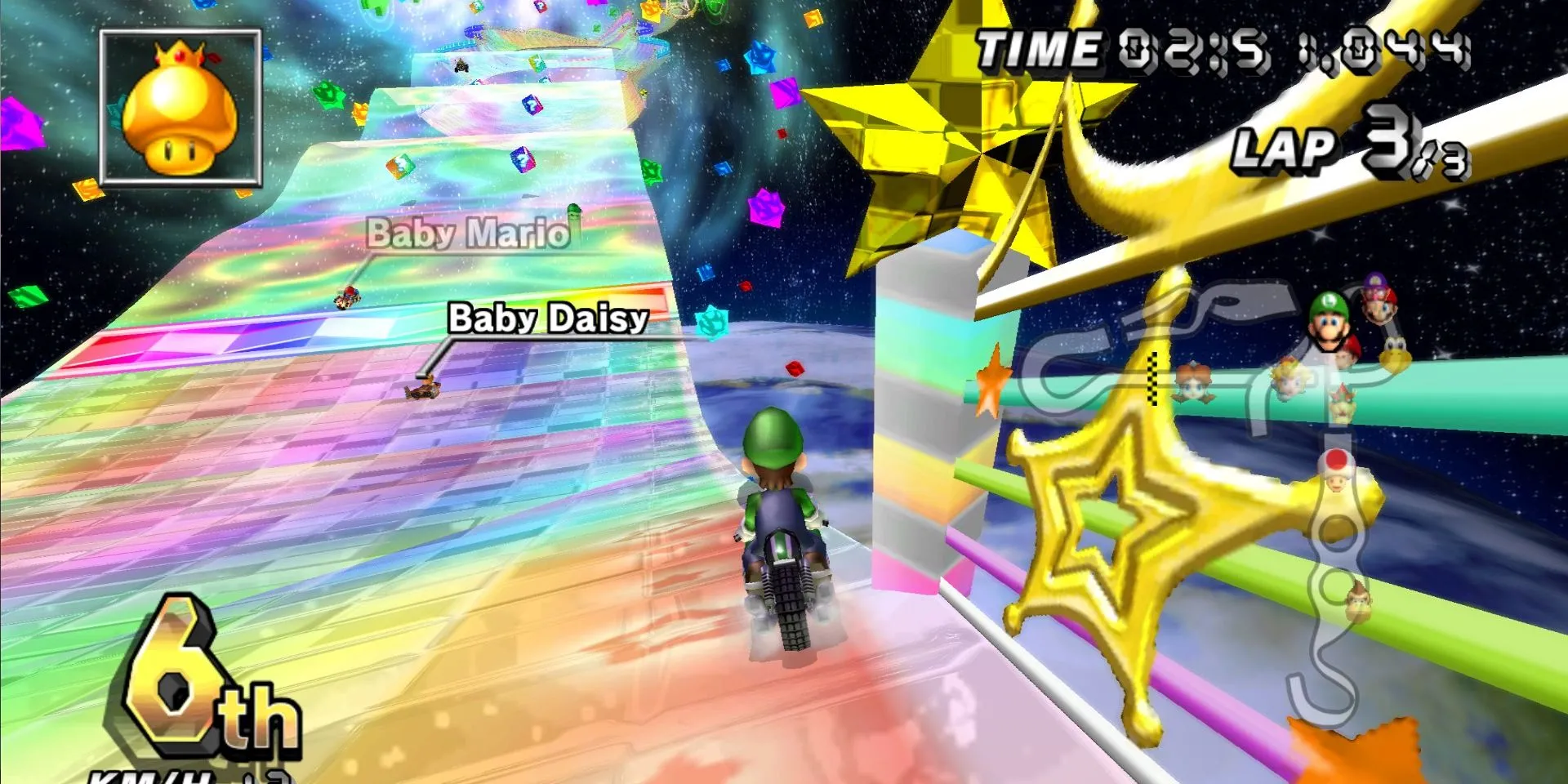 Luigi đang đua trên đường đua Rainbow Road huyền thoại trong Mario Kart Wii