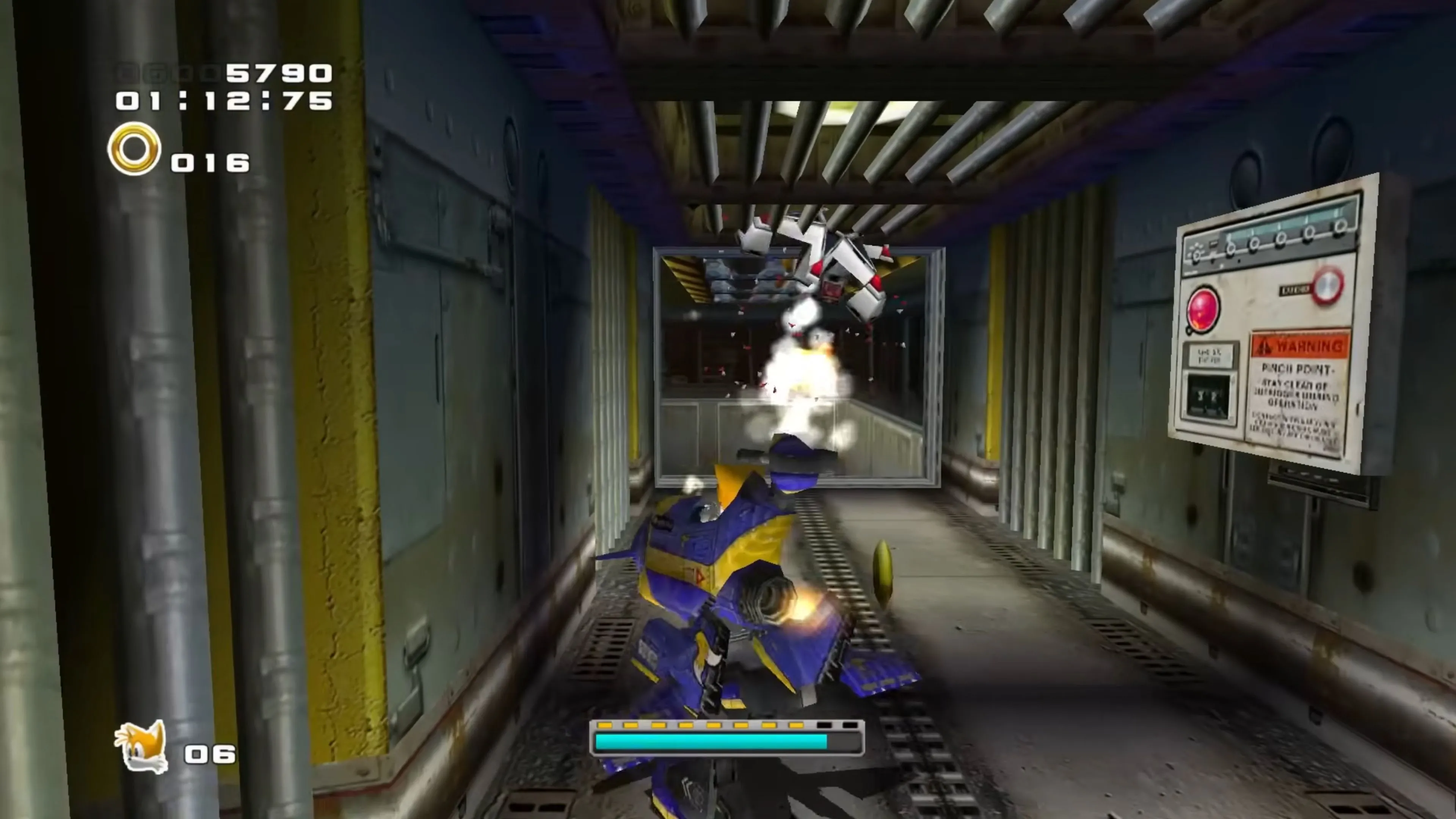 Sonic đối đầu với Shadow trong một cảnh đua tốc độ trong Sonic Adventure 2